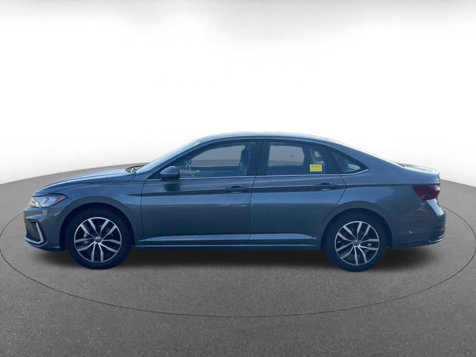 Used 2025 Volkswagen Jetta SE image 8