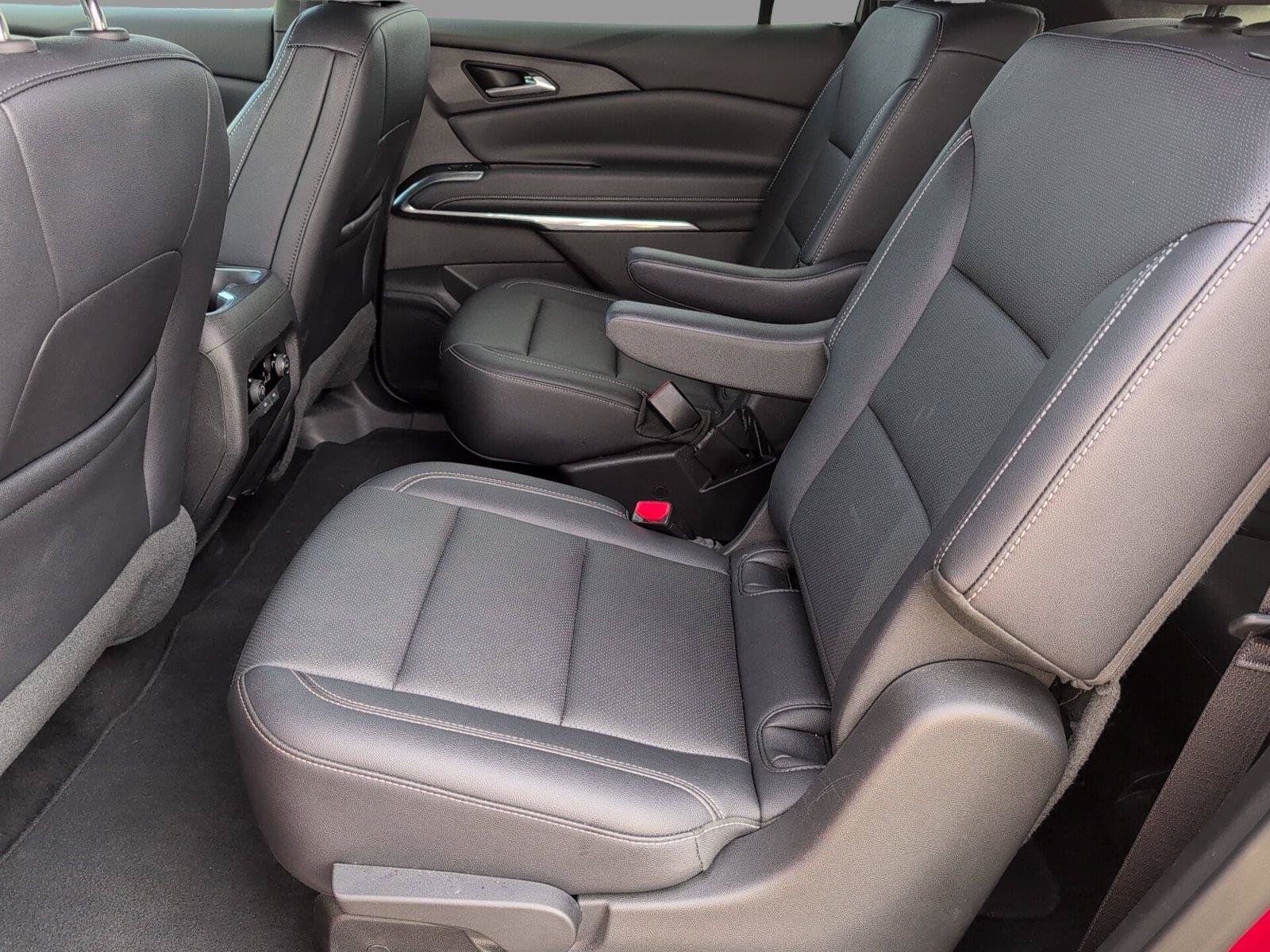 Certified 2025 Chevrolet Traverse LT FWD image 32