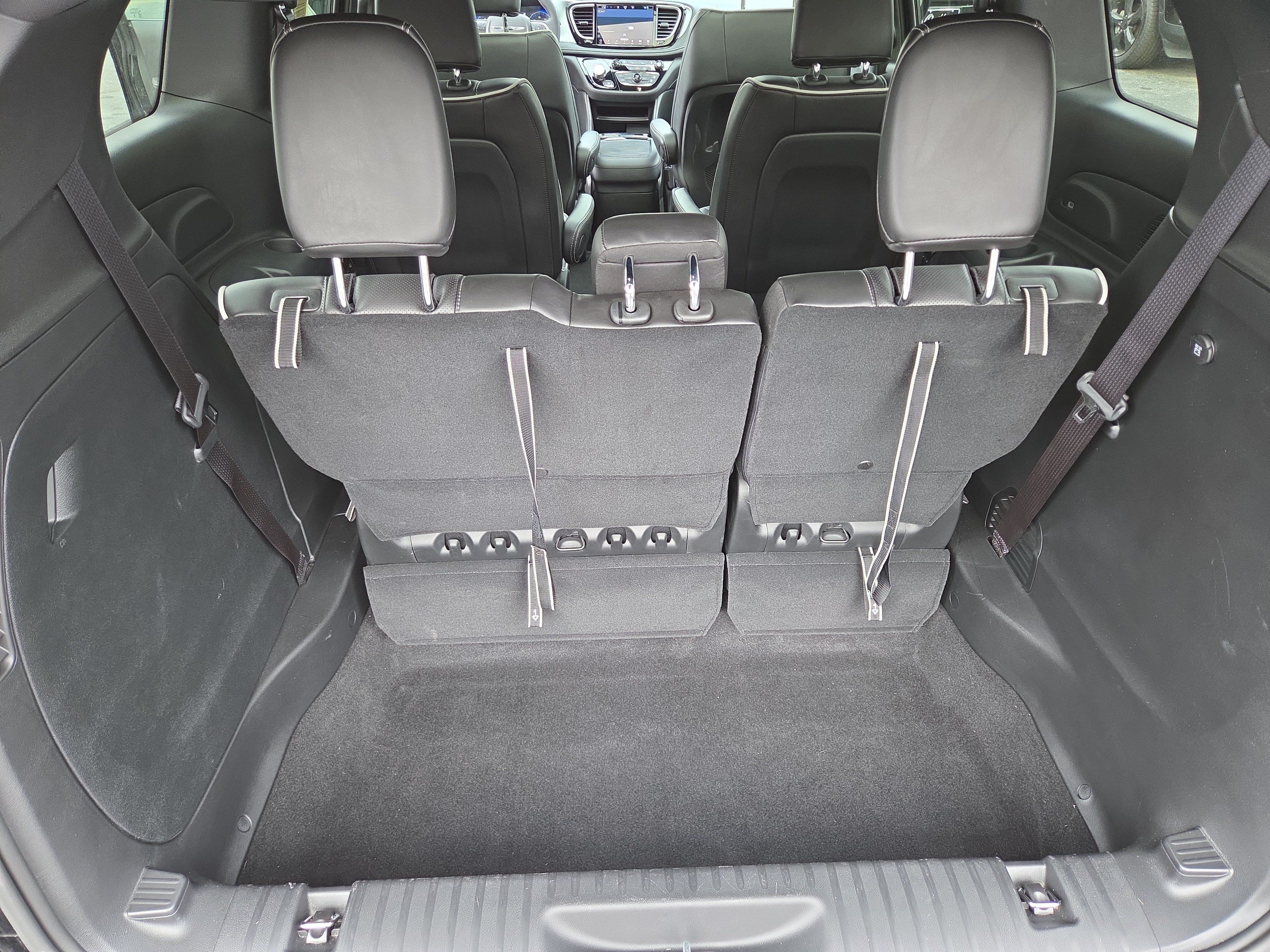 Certified 2026 Chrysler Pacifica Limited FWD image 35
