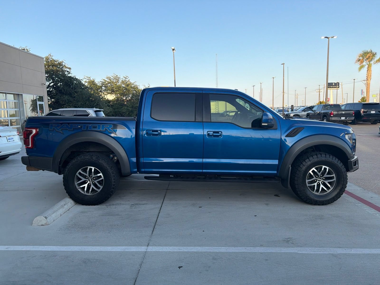 Used 2018 Ford F150 Raptor w/ Equipment Group 802A Luxury AWD/4WD image 4