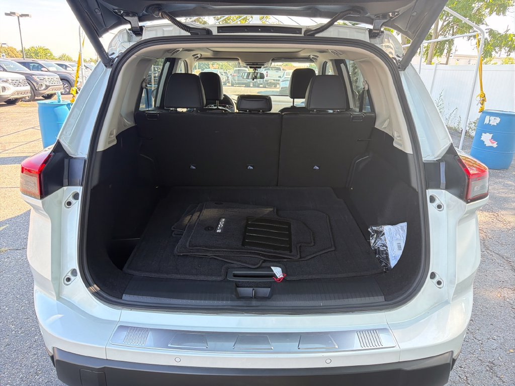 Certified 2025 Nissan Rogue SV w/ SV Premium Package FWD image 30