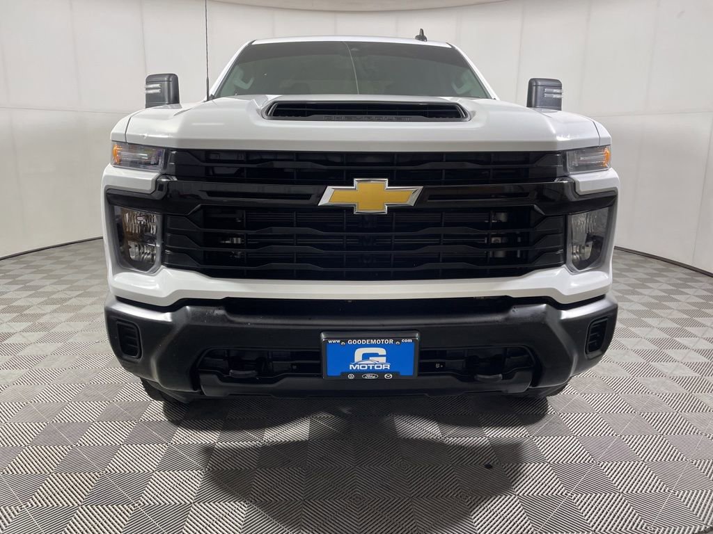 Used 2025 Chevrolet Silverado 3500 W/T image 3