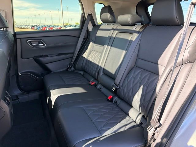 Used 2025 Nissan Rogue Platinum AWD/4WD image 6