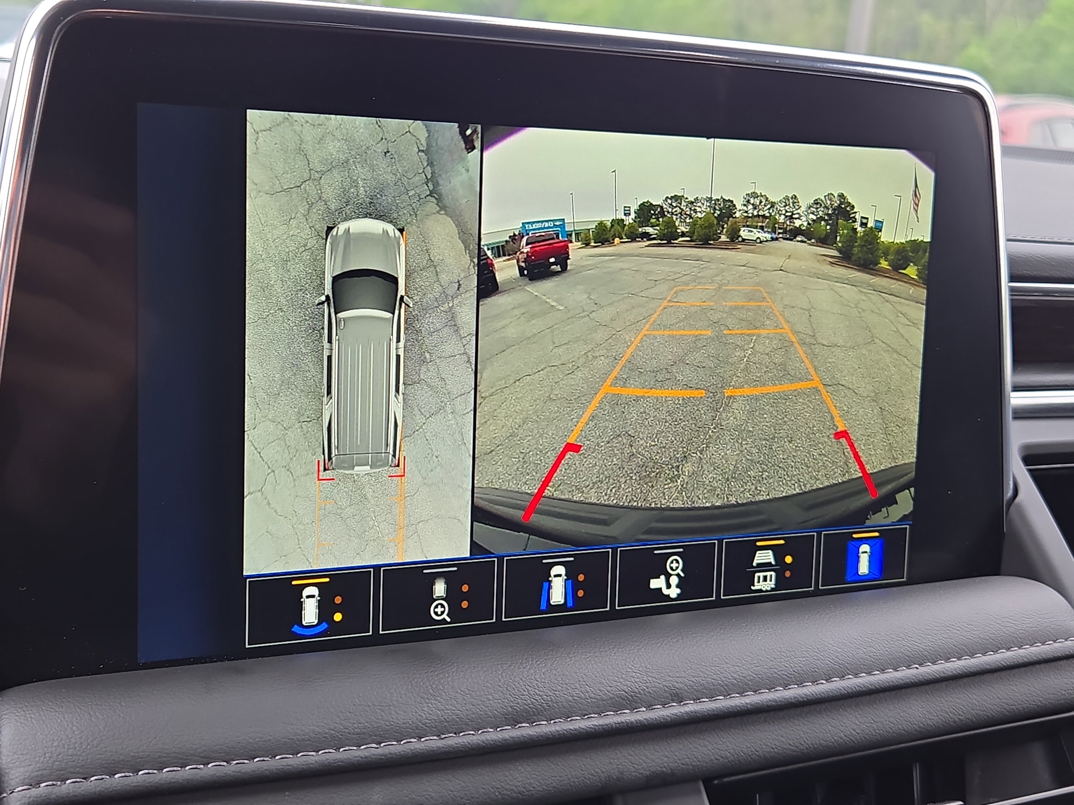 Used 2024 Chevrolet Tahoe Z71 w/ Luxury Package image 29