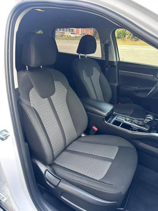 Used 2023 Kia Sorento LX image 26