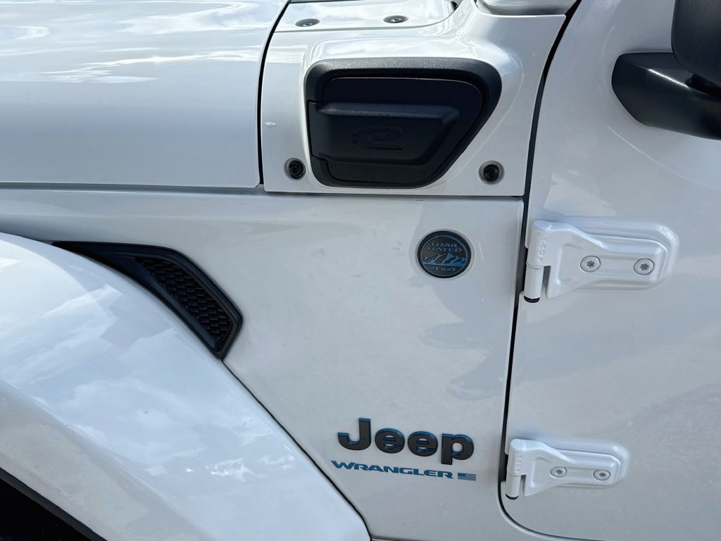 Used 2024 Jeep Wrangler Unlimited w/ Convenience Group AWD/4WD image 8