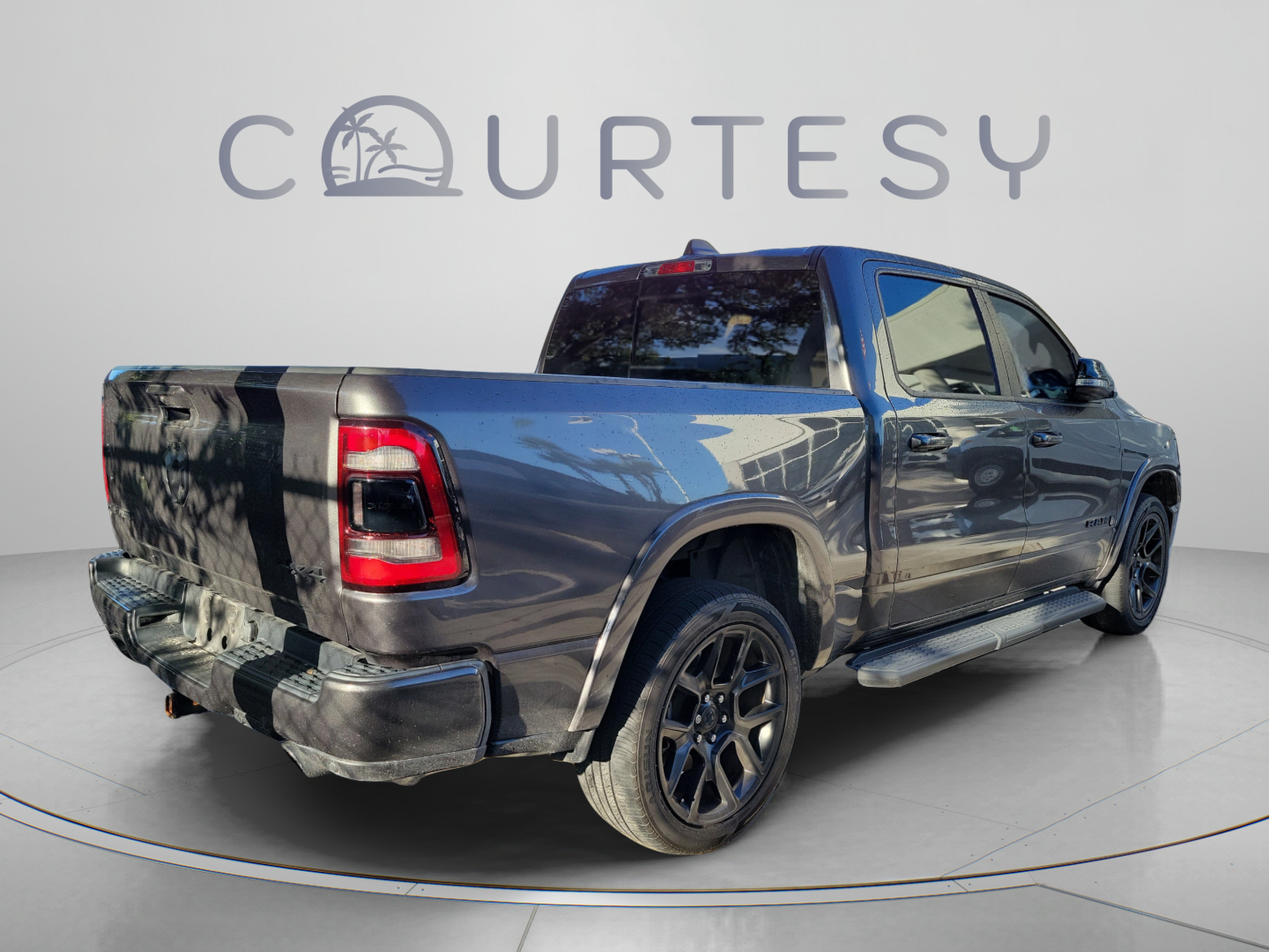 Certified 2022 RAM 1500 Laramie AWD/4WD image 3