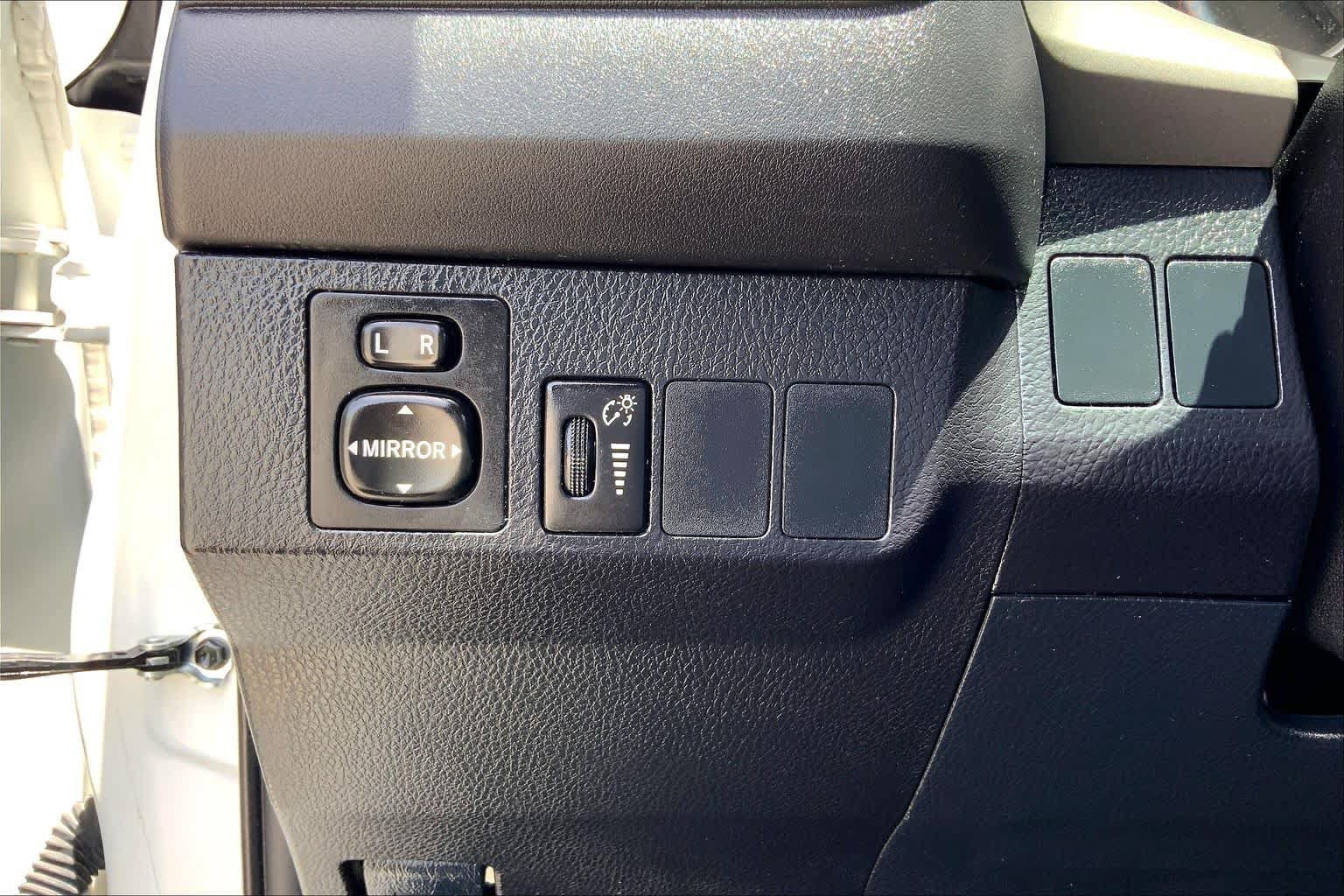 Used 2016 Toyota RAV4 LE FWD image 33