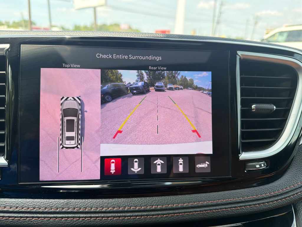 Used 2026 Chrysler Pacifica Pinnacle FWD image 24