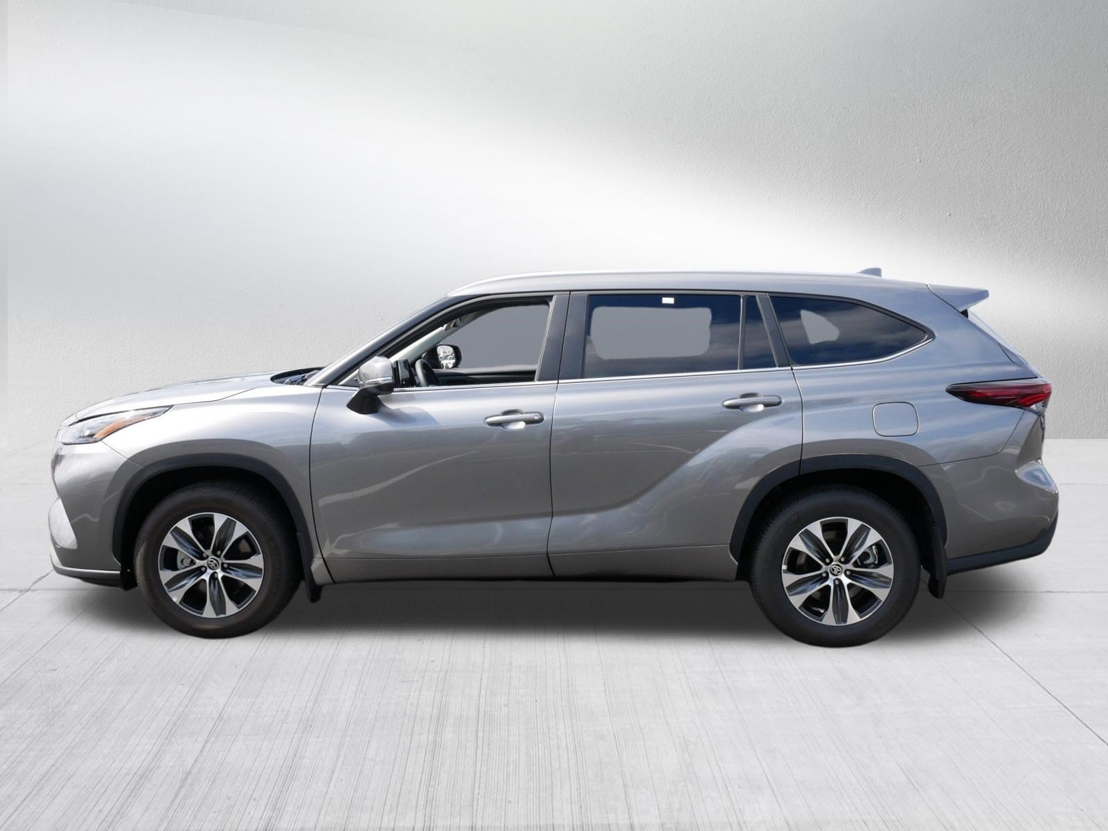 Certified 2026 Toyota Highlander XLE AWD/4WD image 4