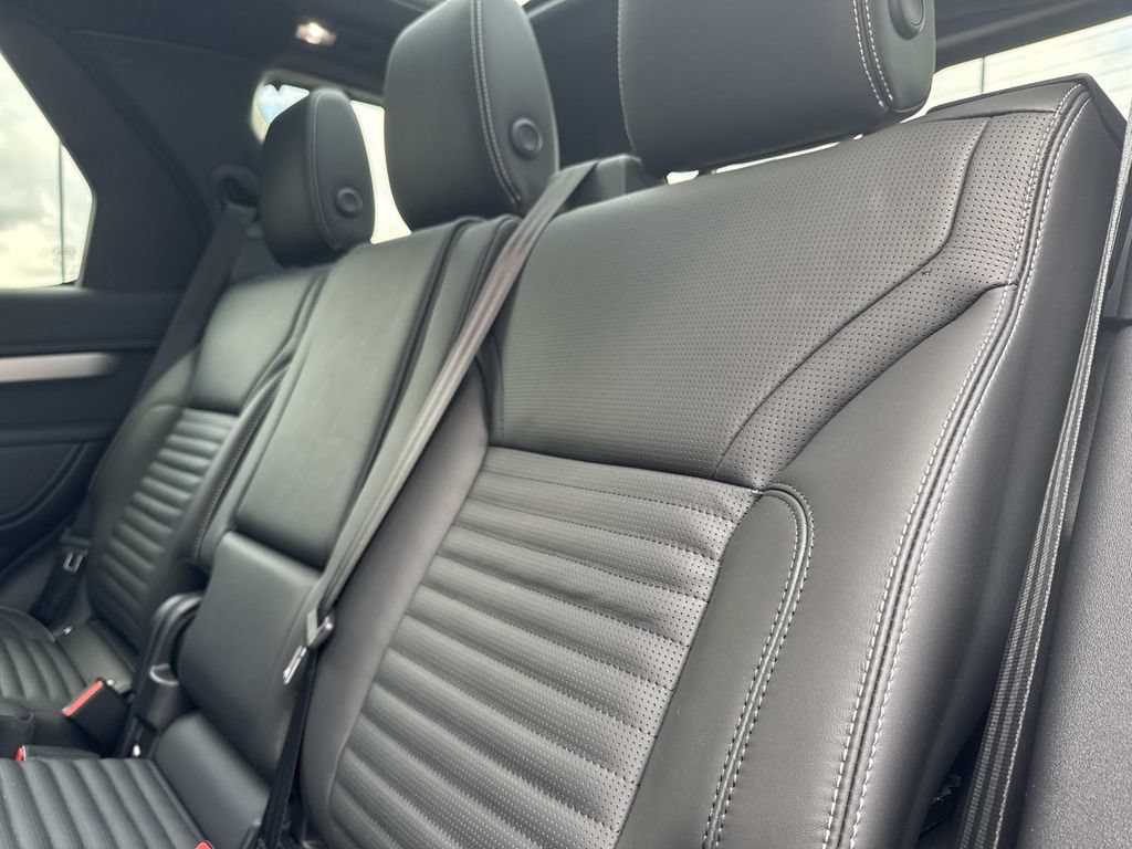 New 2026 Land Rover Discovery Dynamic SE AWD/4WD image 15