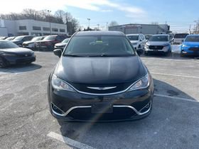Used 2018 Chrysler Pacifica Touring Plus image 3