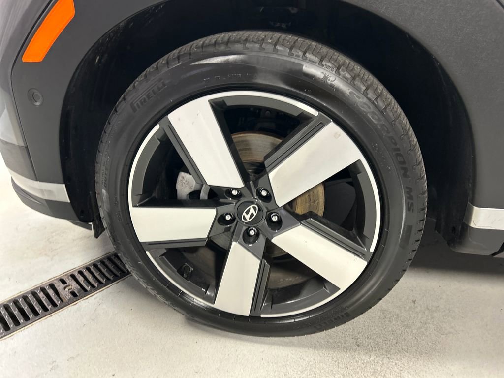 Used 2025 Hyundai Santa Fe Limited image 9