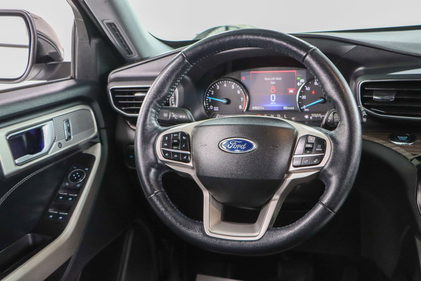 Used 2022 Ford Explorer Limited image 12