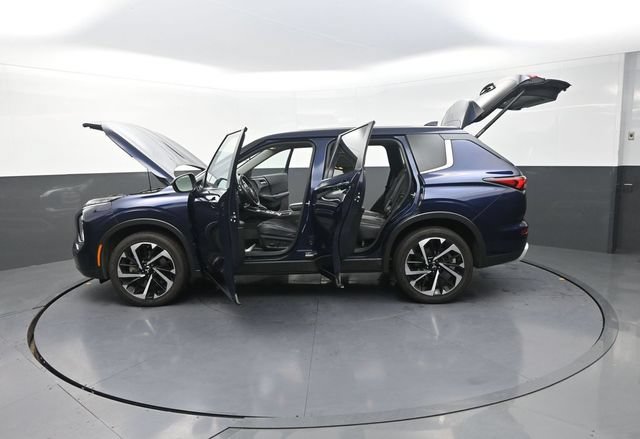 Used 2024 Mitsubishi Outlander FWD image 32