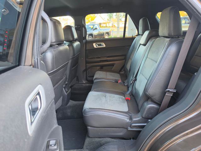 Used 2015 Ford Explorer XLT w/ Equipment Group 202A AWD/4WD image 13