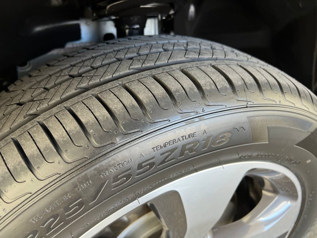 Used 2019 Jeep Cherokee Limited FWD image 29