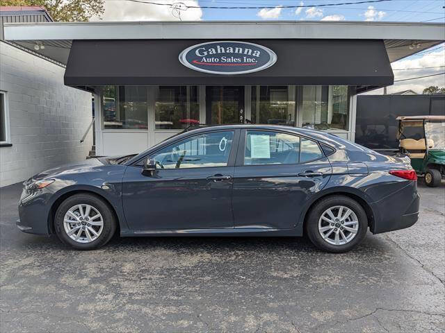 Used 2025 Toyota Camry LE image 2