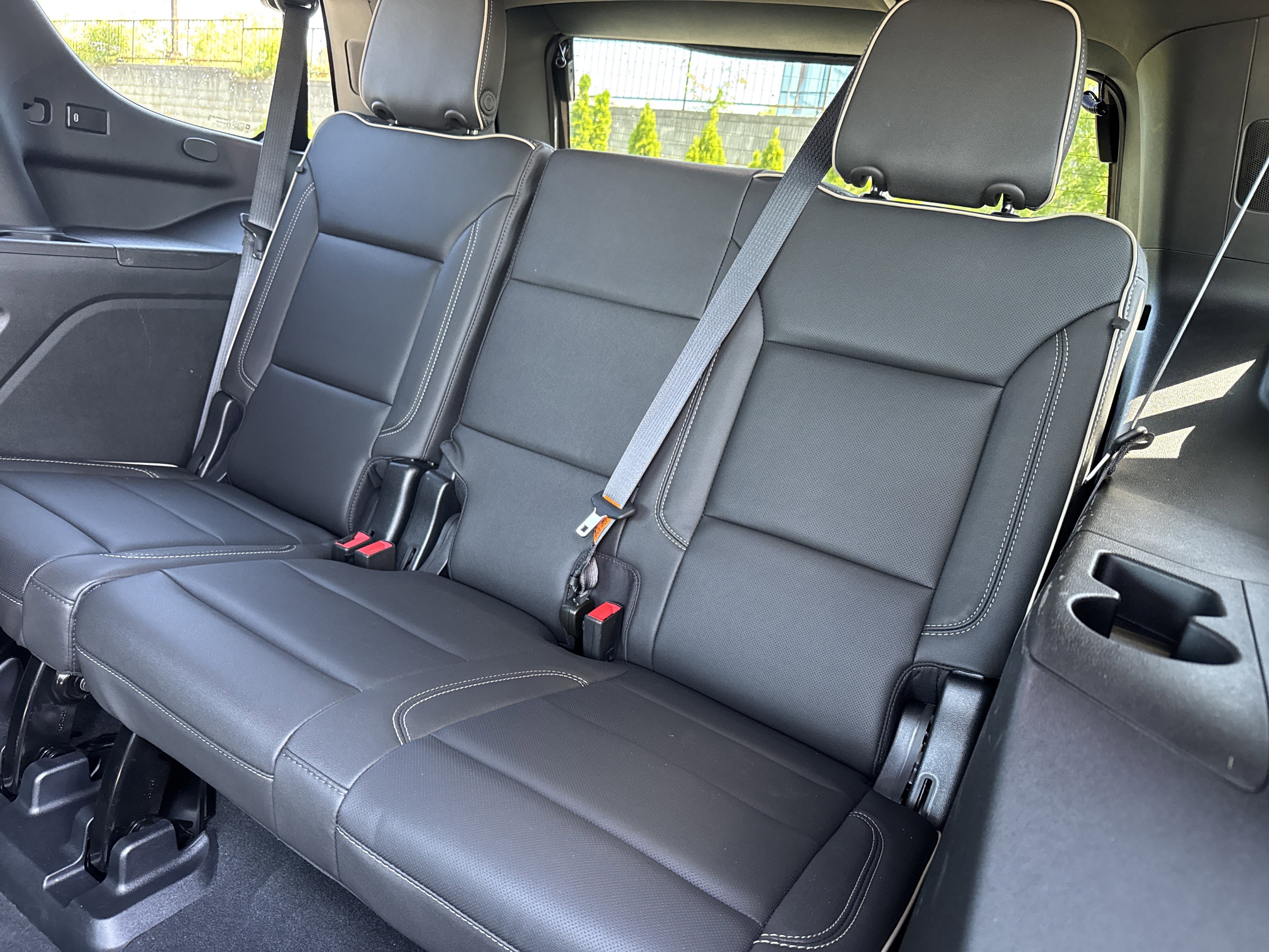 Used 2023 GMC Yukon SLT image 31