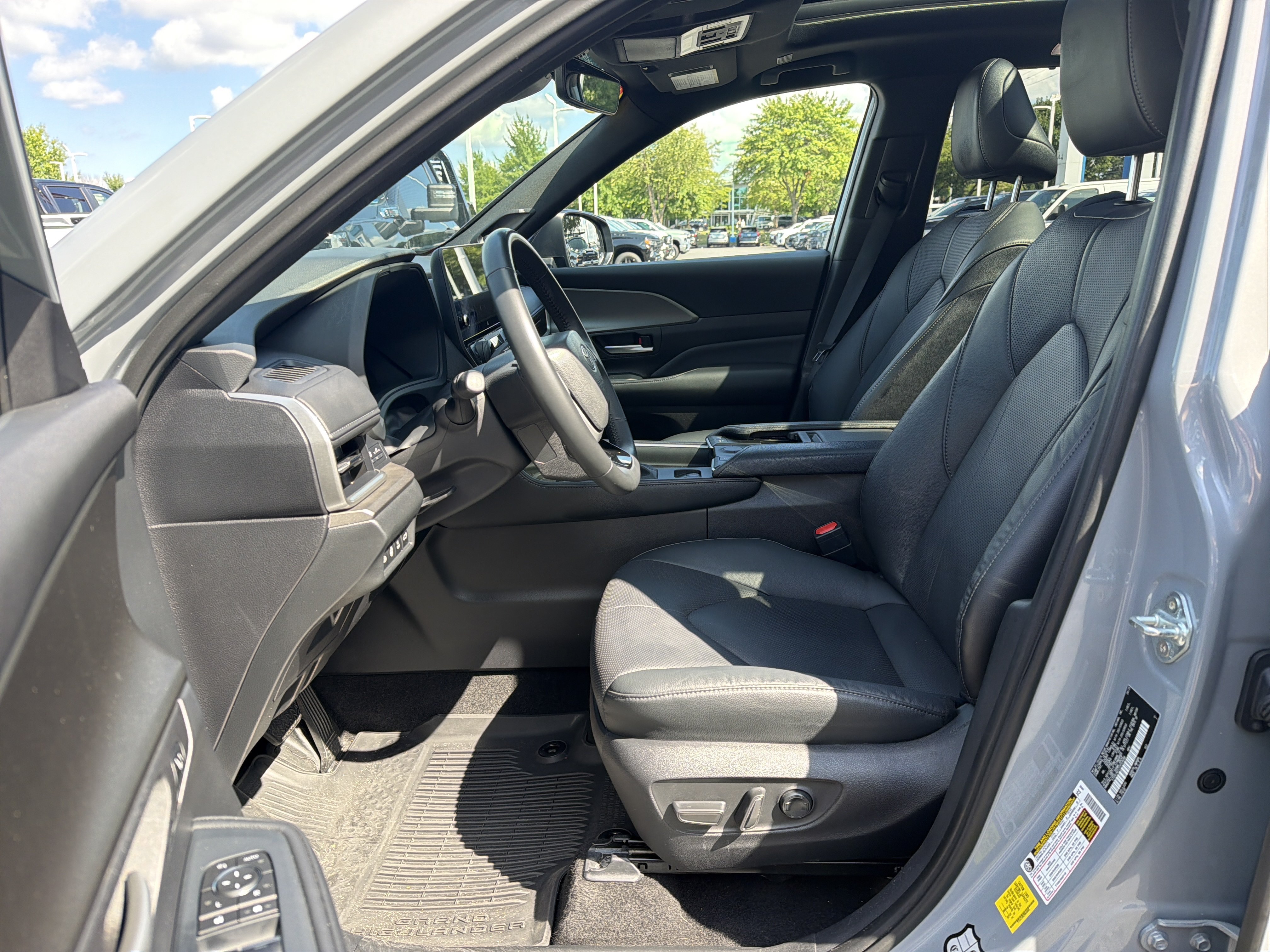 Used 2025 Toyota Grand Highlander AWD Hybrid image 16