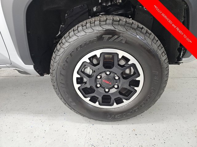 Certified 2025 Toyota Tacoma TRD Off-Road AWD/4WD image 9
