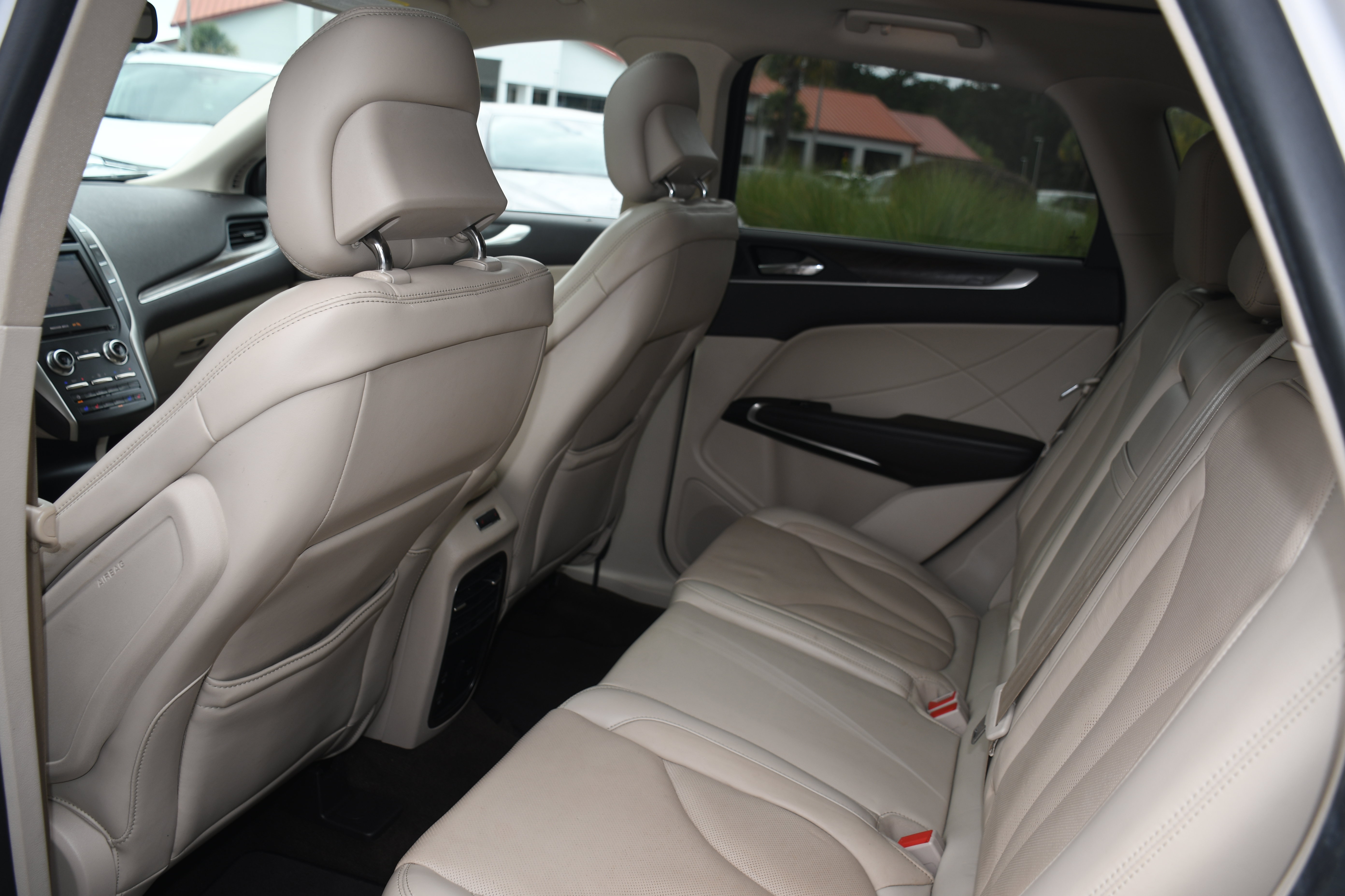 Used 2019 Lincoln MKC Reserve w/ MKC Technology Package FWD image 17