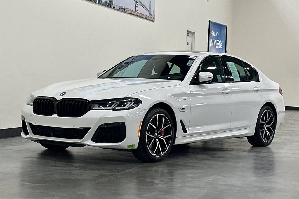 Used 2023 BMW 530e w/ M Sport Package RWD image 8