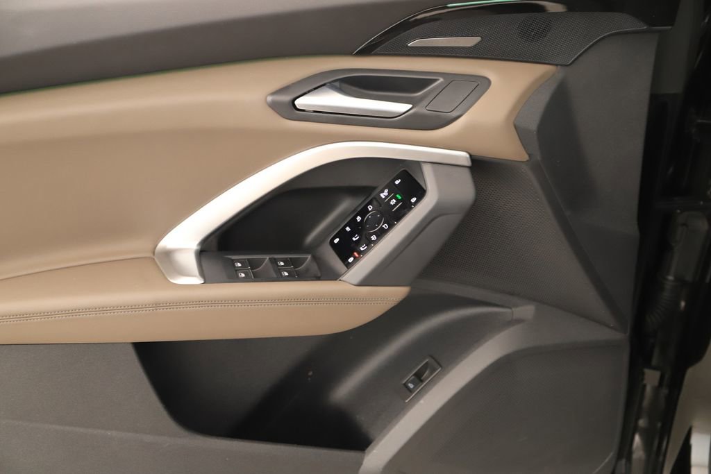 Certified 2025 Audi Q5 Prestige image 23