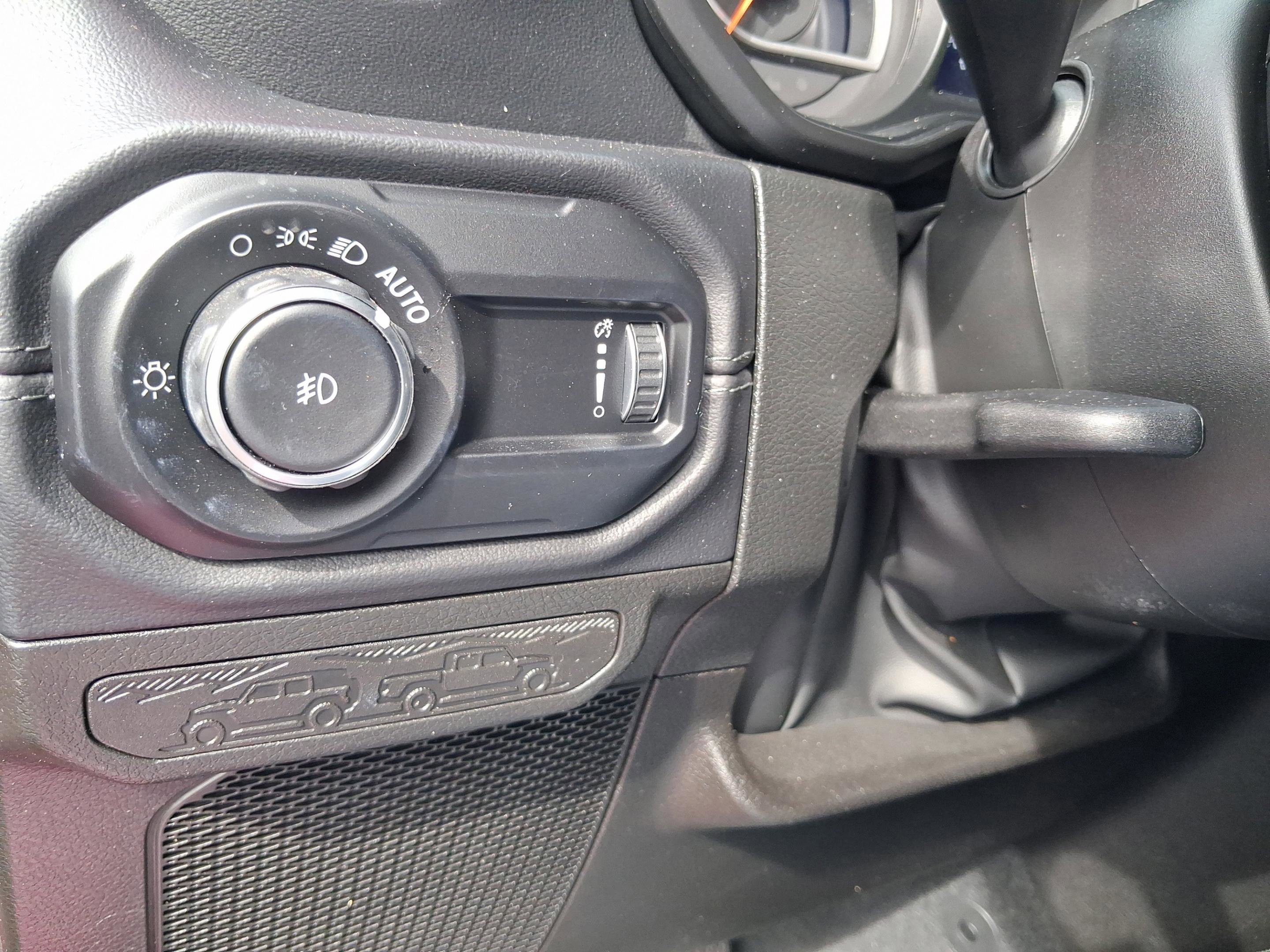 Used 2024 Jeep Wrangler Sahara w/ Technology Group AWD/4WD image 23