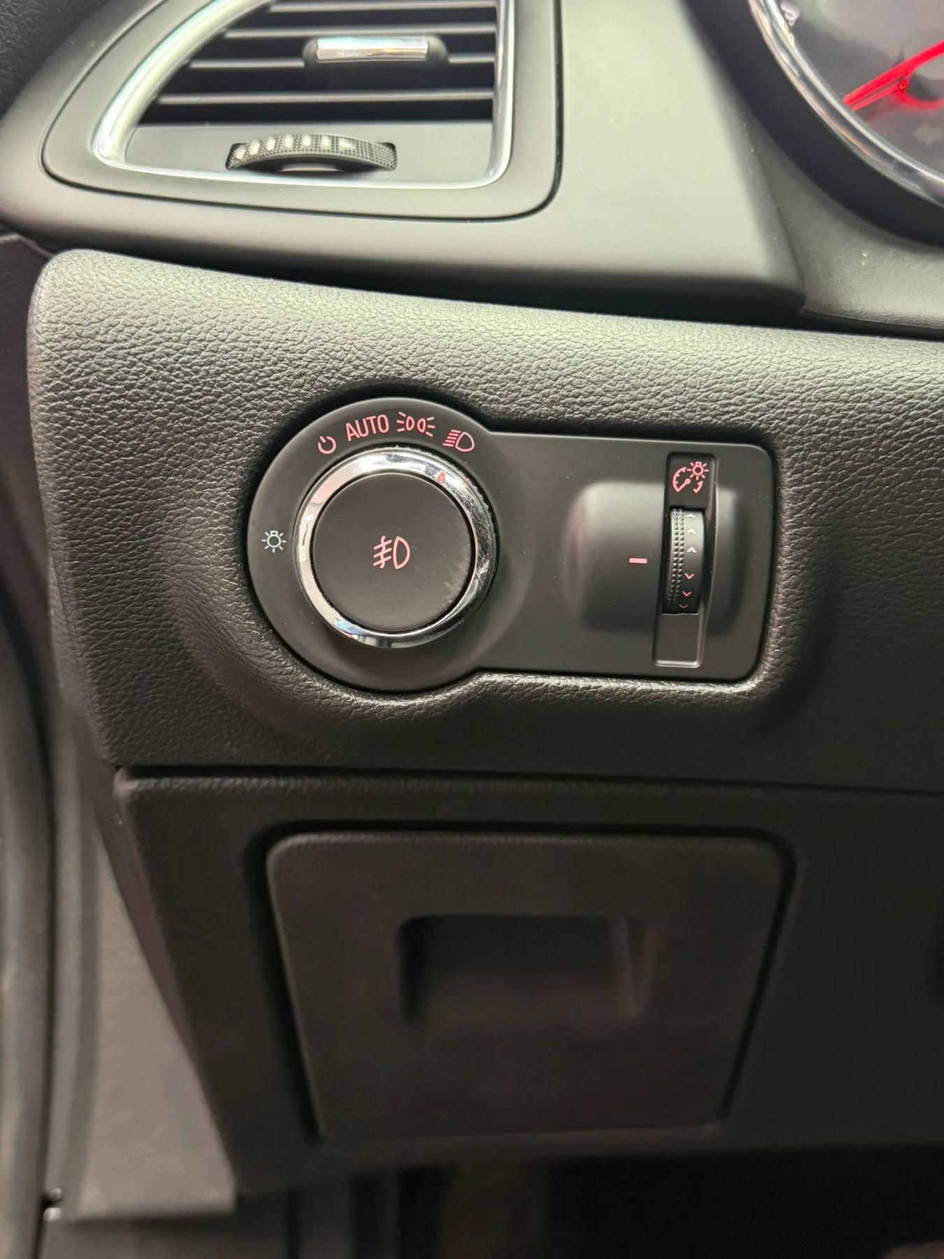 Used 2019 Buick Cascada Premium FWD image 12