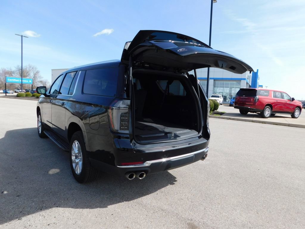 Used 2025 Chevrolet Suburban Premier image 26