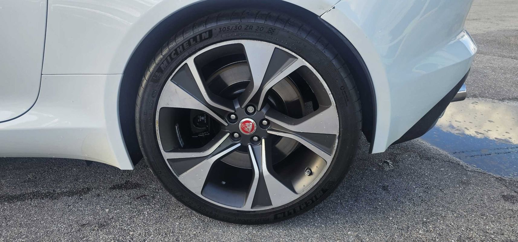 Used 2023 Jaguar F-TYPE Convertible image 4