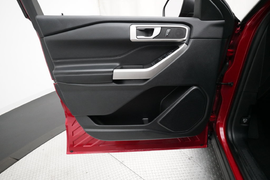 Certified 2023 Ford Explorer XLT w/ Equipment Group 202A AWD/4WD image 26