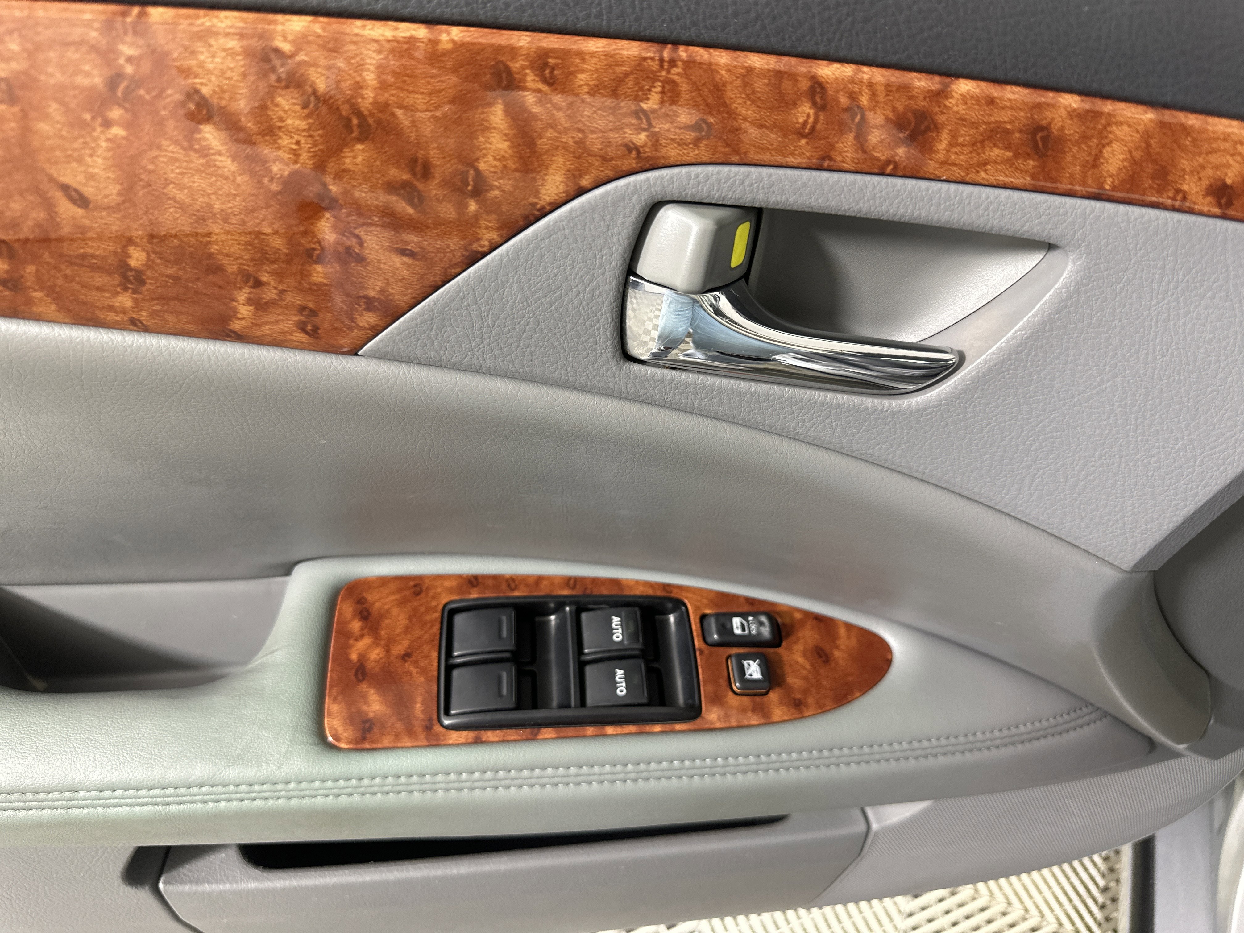 Used 2006 Toyota Avalon XLS image 11