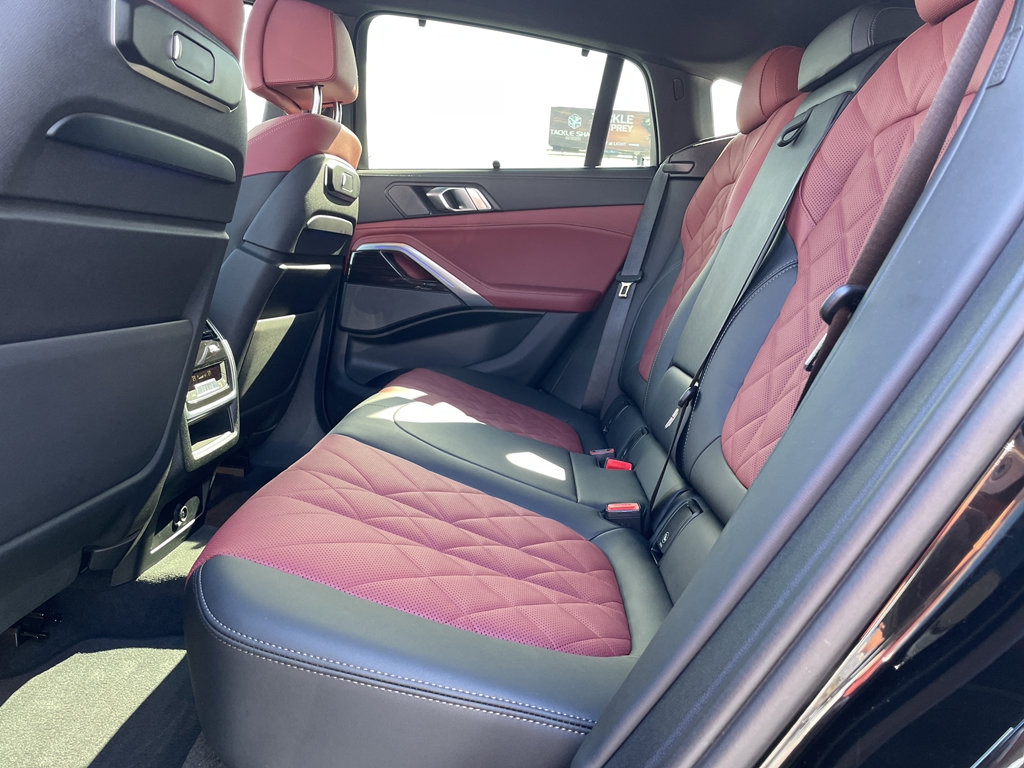 Used 2024 BMW X6 xDrive40i w/ Executive Package image 21