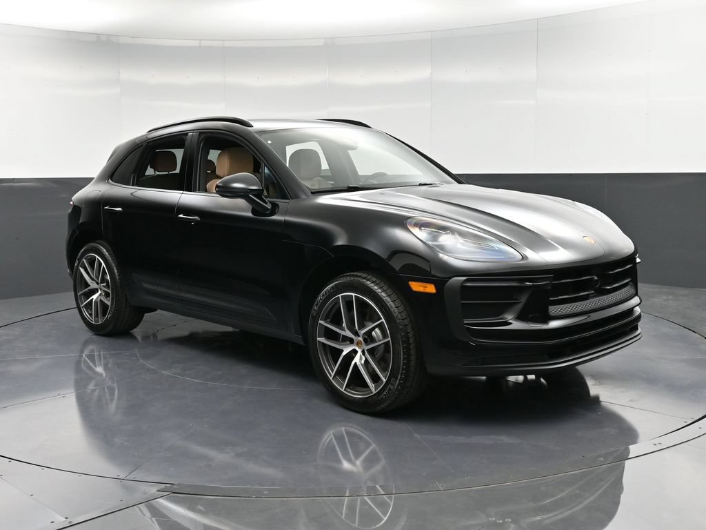 Certified 2026 Porsche Macan AWD/4WD image 10