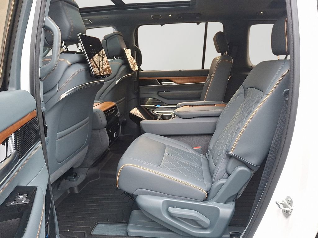 Used 2024 Jeep Grand Wagoneer Series III w/ Rear Seat Video Group 1 image 8