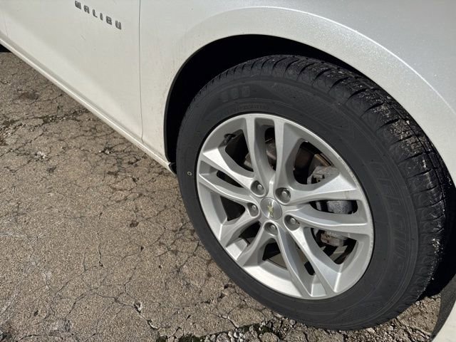 Used 2017 Chevrolet Malibu LT image 10