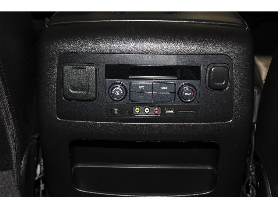 Used 2016 Chevrolet Suburban LT image 17