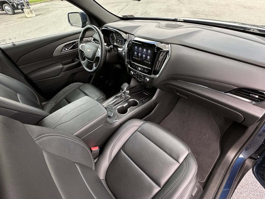 Used 2023 Chevrolet Traverse LT w/ LT Premium Package AWD/4WD image 14