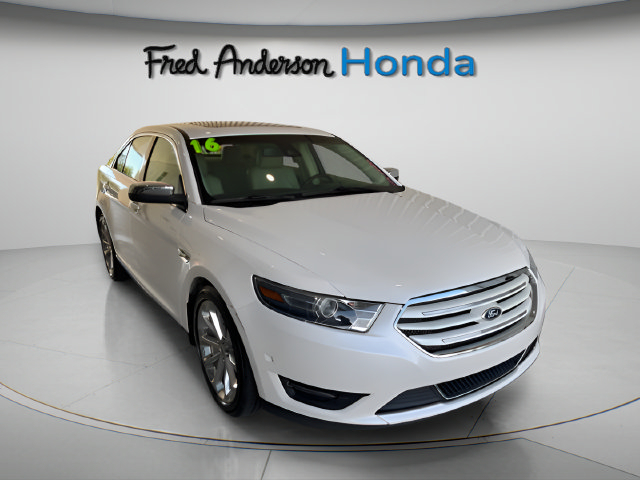 Used 2016 Ford Taurus Limited w/ Equipment Group 301A AWD/4WD image 3