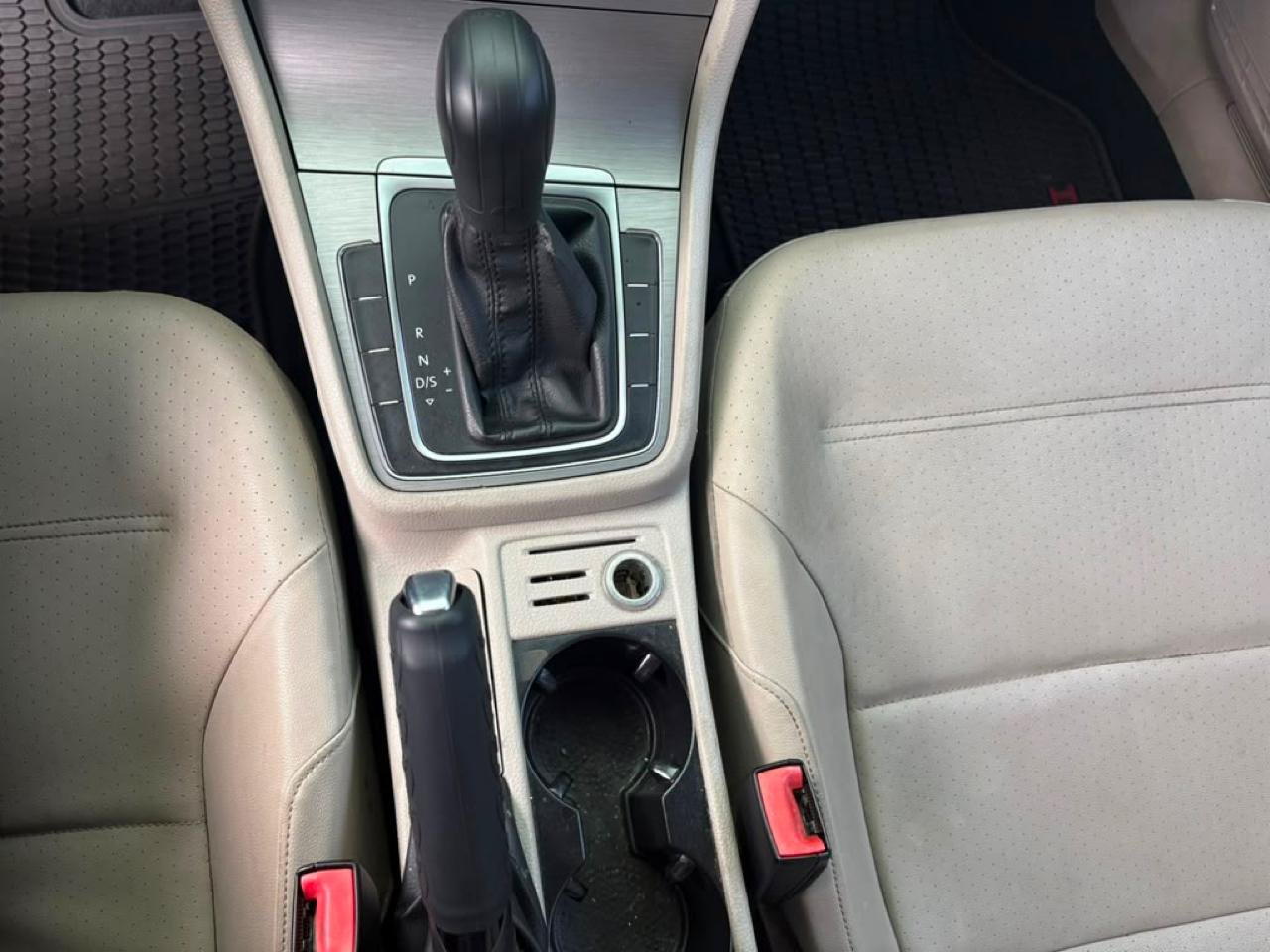 Used 2015 Volkswagen Golf S FWD image 11