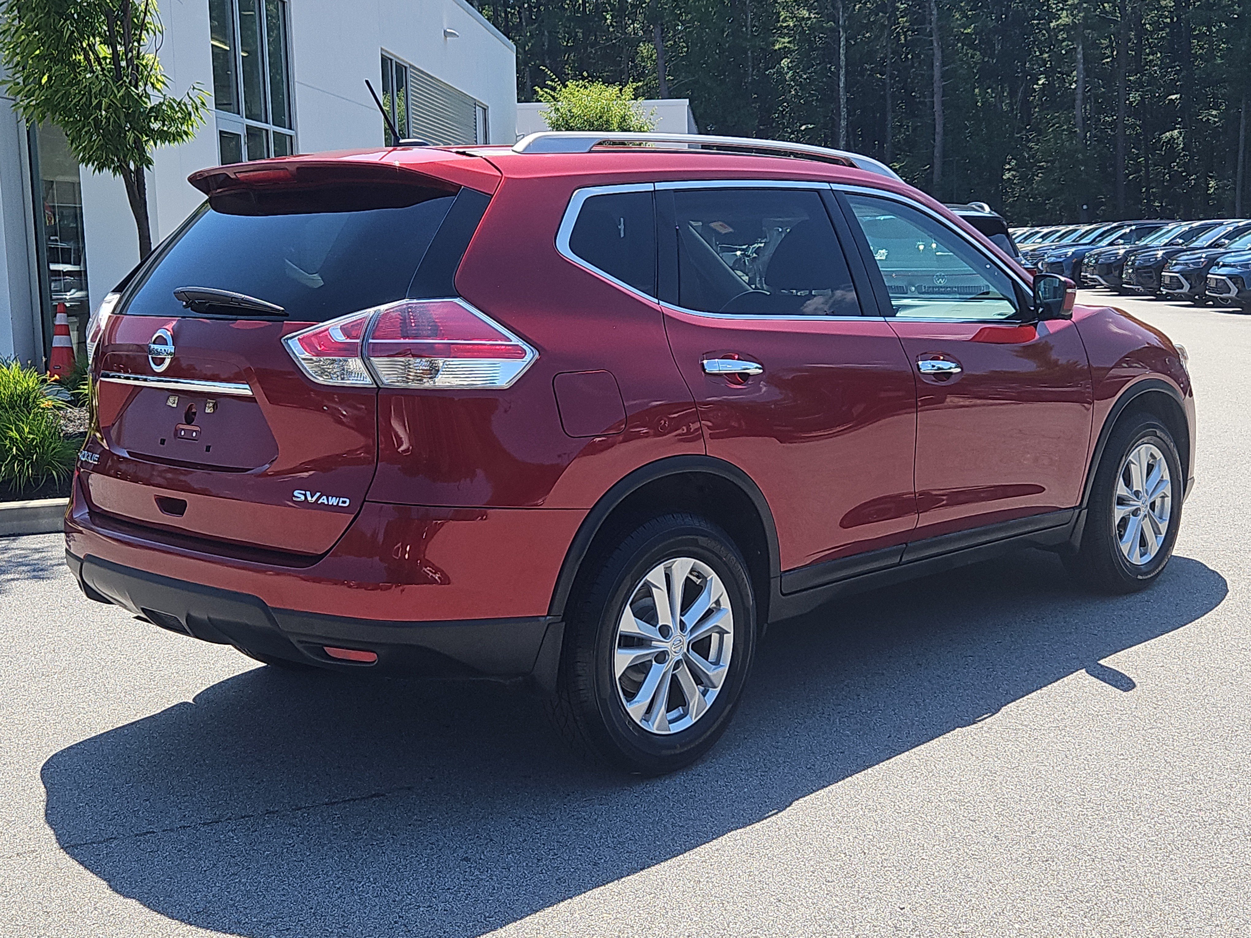Used 2016 Nissan Rogue SV w/ SV Premium Package AWD/4WD image 2