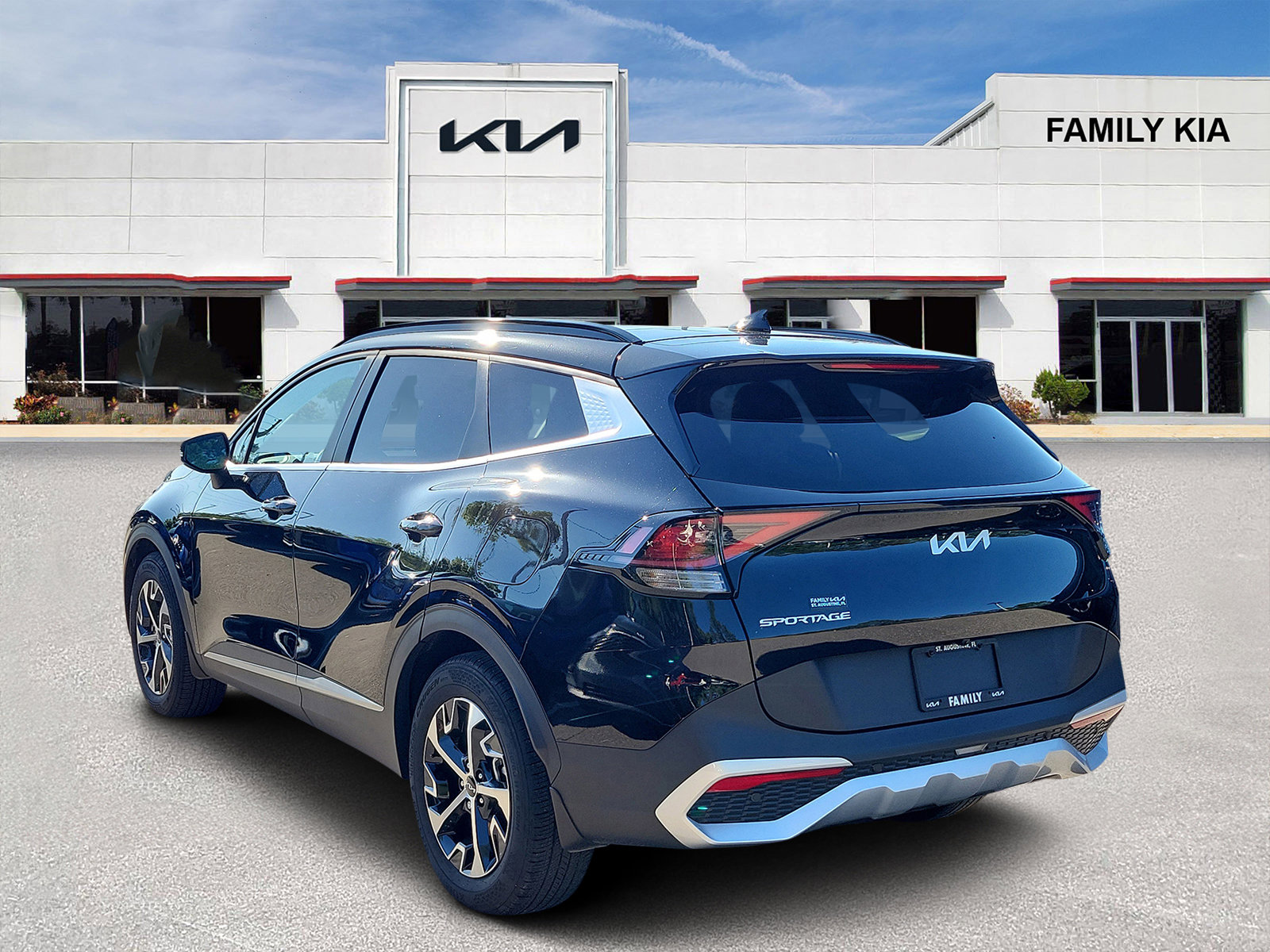Certified 2025 Kia Sportage EX w/ Premium Package FWD image 4
