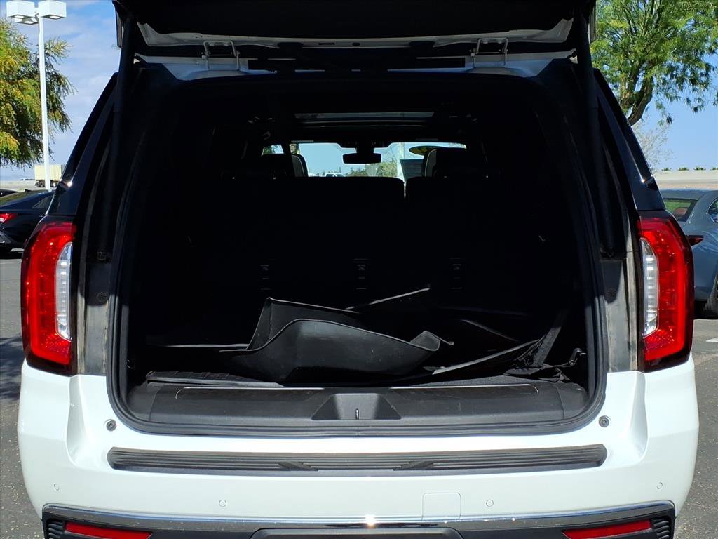 Used 2022 GMC Yukon XL SLT w/ SLT Premium Package image 10