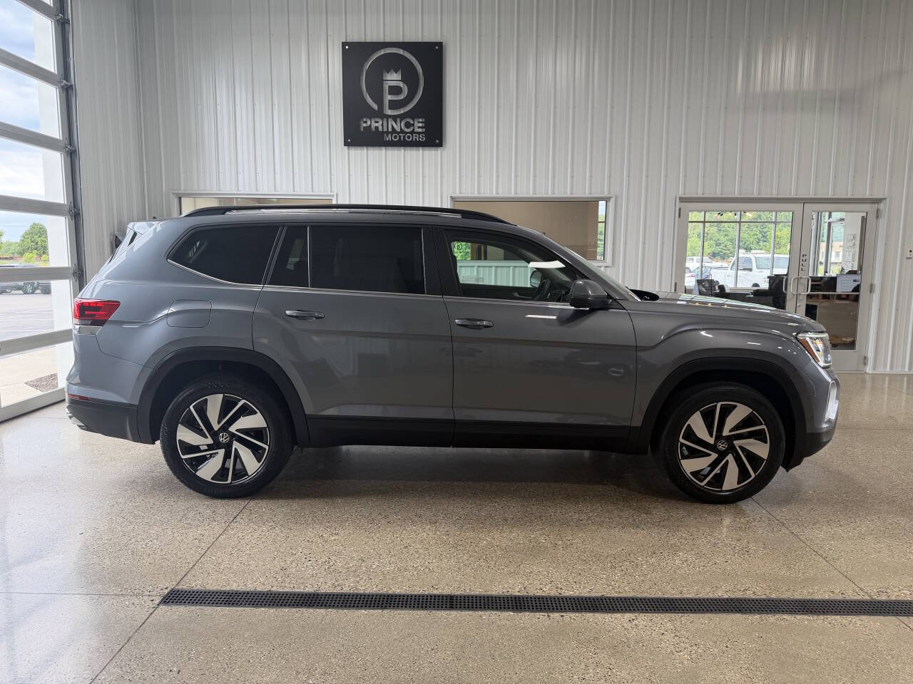 Used 2024 Volkswagen Atlas SE AWD/4WD image 4