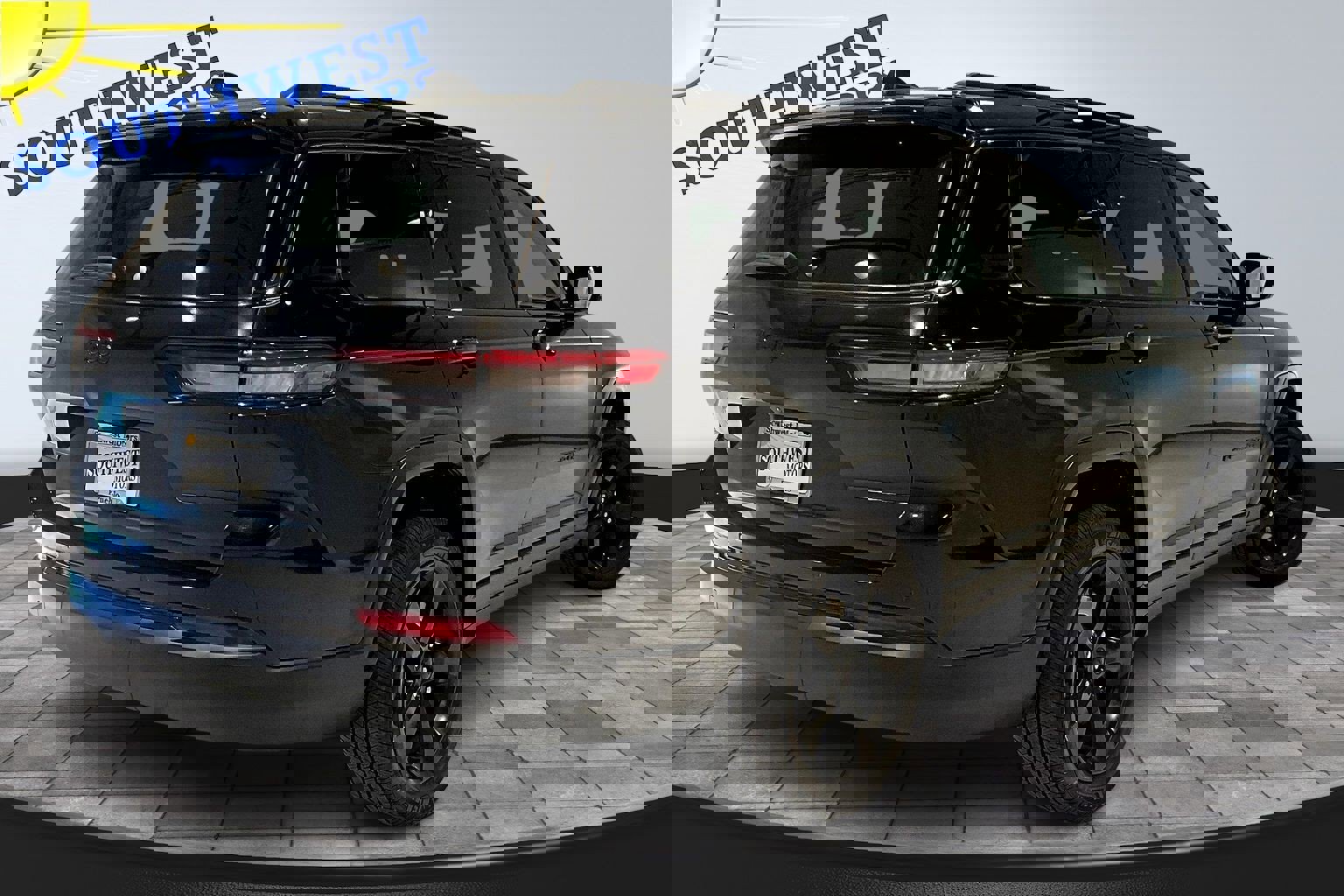 Used 2023 Jeep Grand Cherokee L Altitude image 6