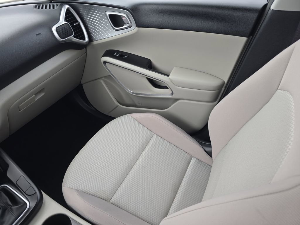 Certified 2025 Kia Soul LX image 15