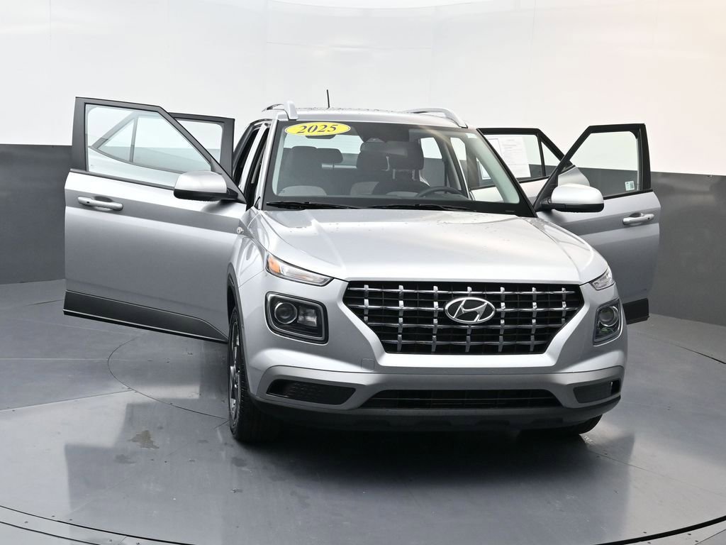 Certified 2025 Hyundai Venue SEL image 32