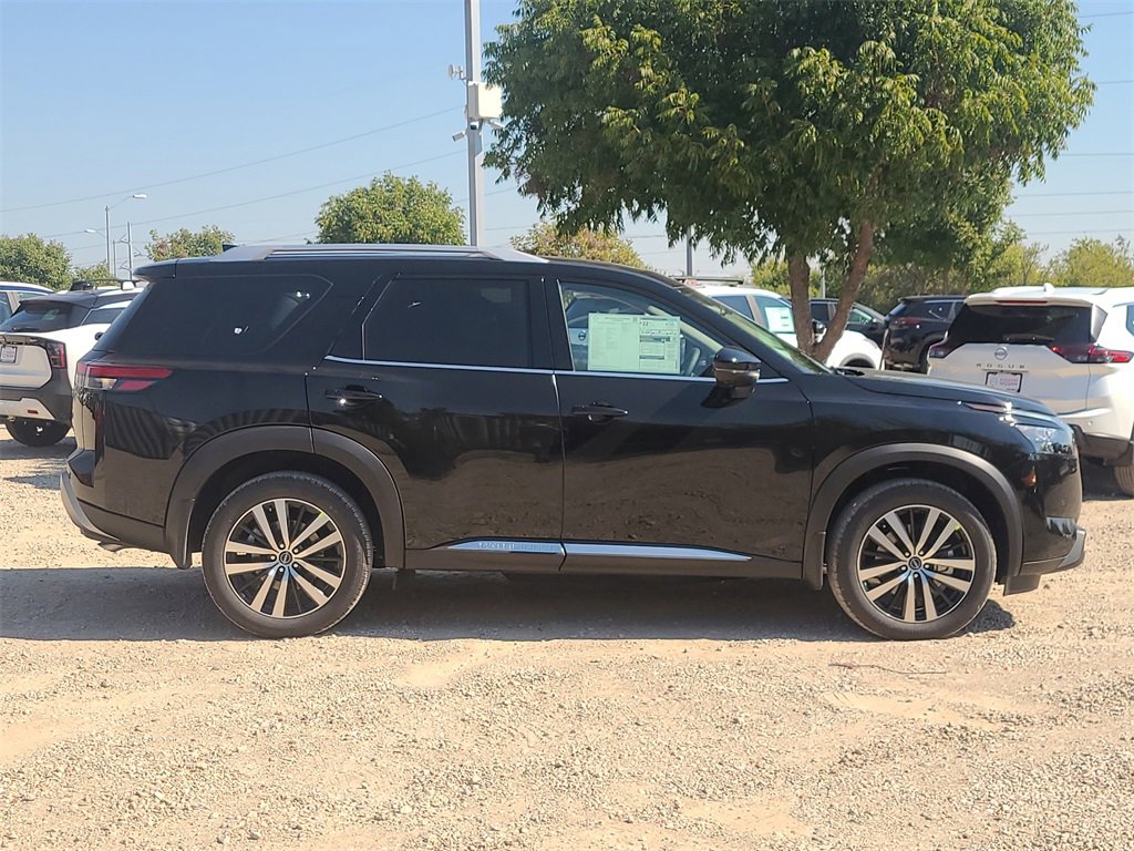 New 2025 Nissan Pathfinder Platinum image 4